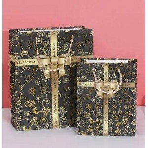 Пакет подарочный картонный Золотой бант на черном , 26x32x12